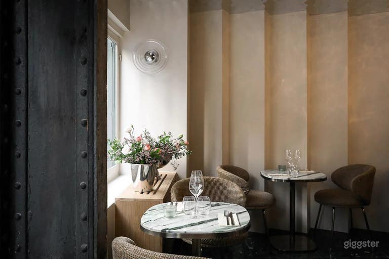  Intimate Champagne Cave in Historic Paris Heart 