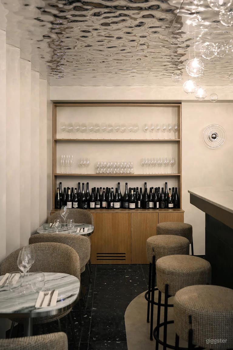  Intimate Champagne Cave in Historic Paris Heart 