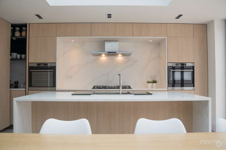  Very modern Open Plan House with Scandi kitchen 