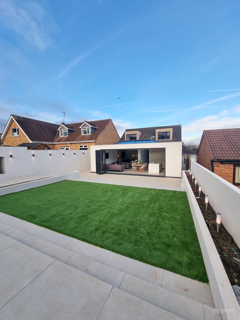  Very modern Open Plan House with Scandi kitchen 