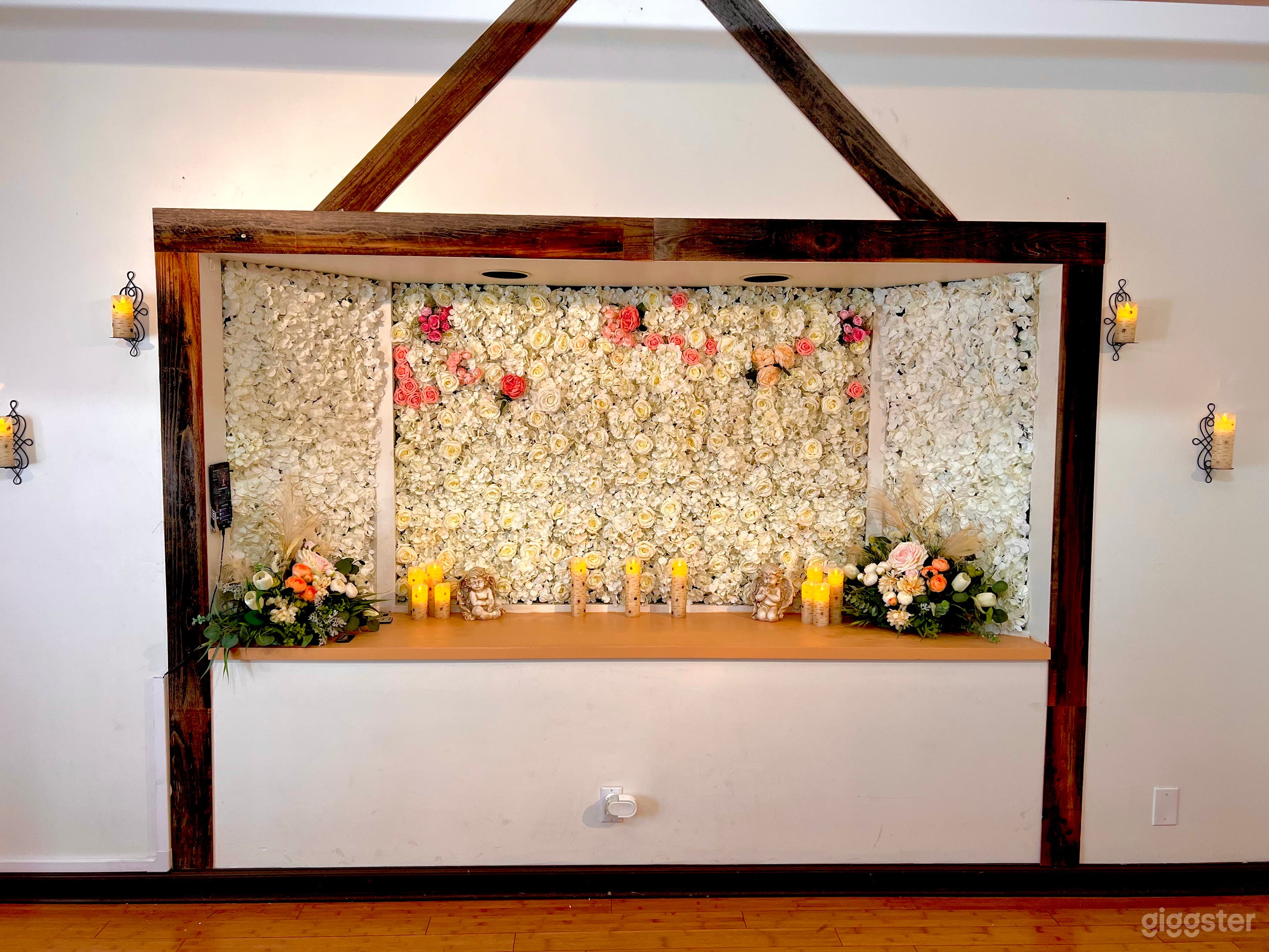 Indoor and Outdoor Wedding Chapel Photo 3
