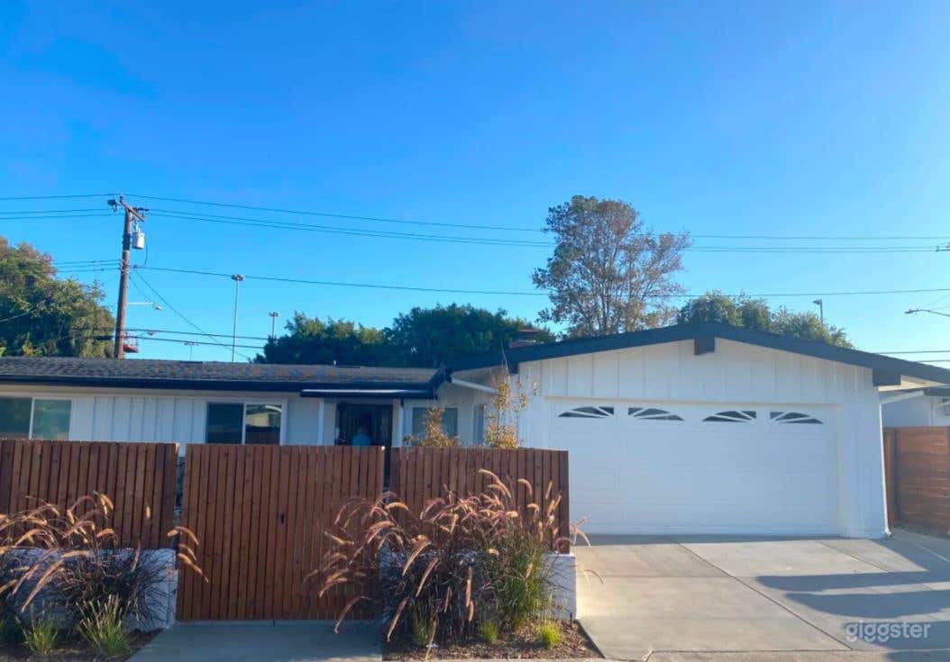 Modern Home with Pool and Amazing Yard Photo 4