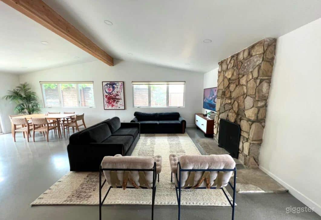 Modern Home with Pool and Amazing Yard Photo 2