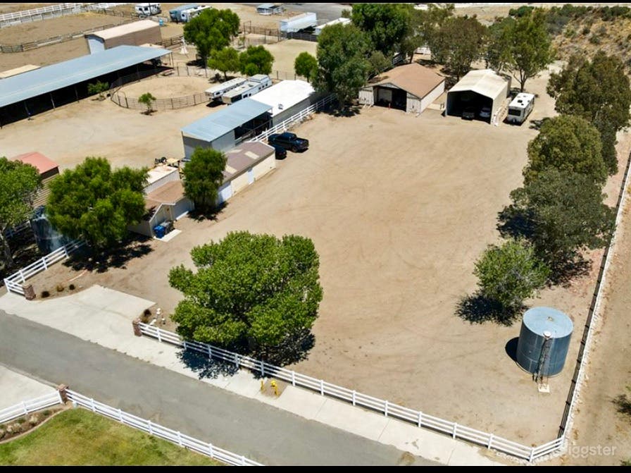 Base camp and Ranch style home set on 2.5 acres Photo 4