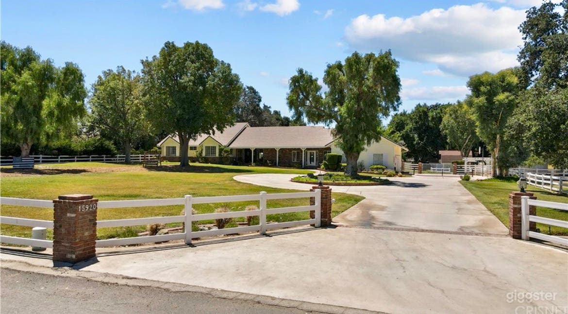 Base camp and Ranch style home set on 2.5 acres Photo 1