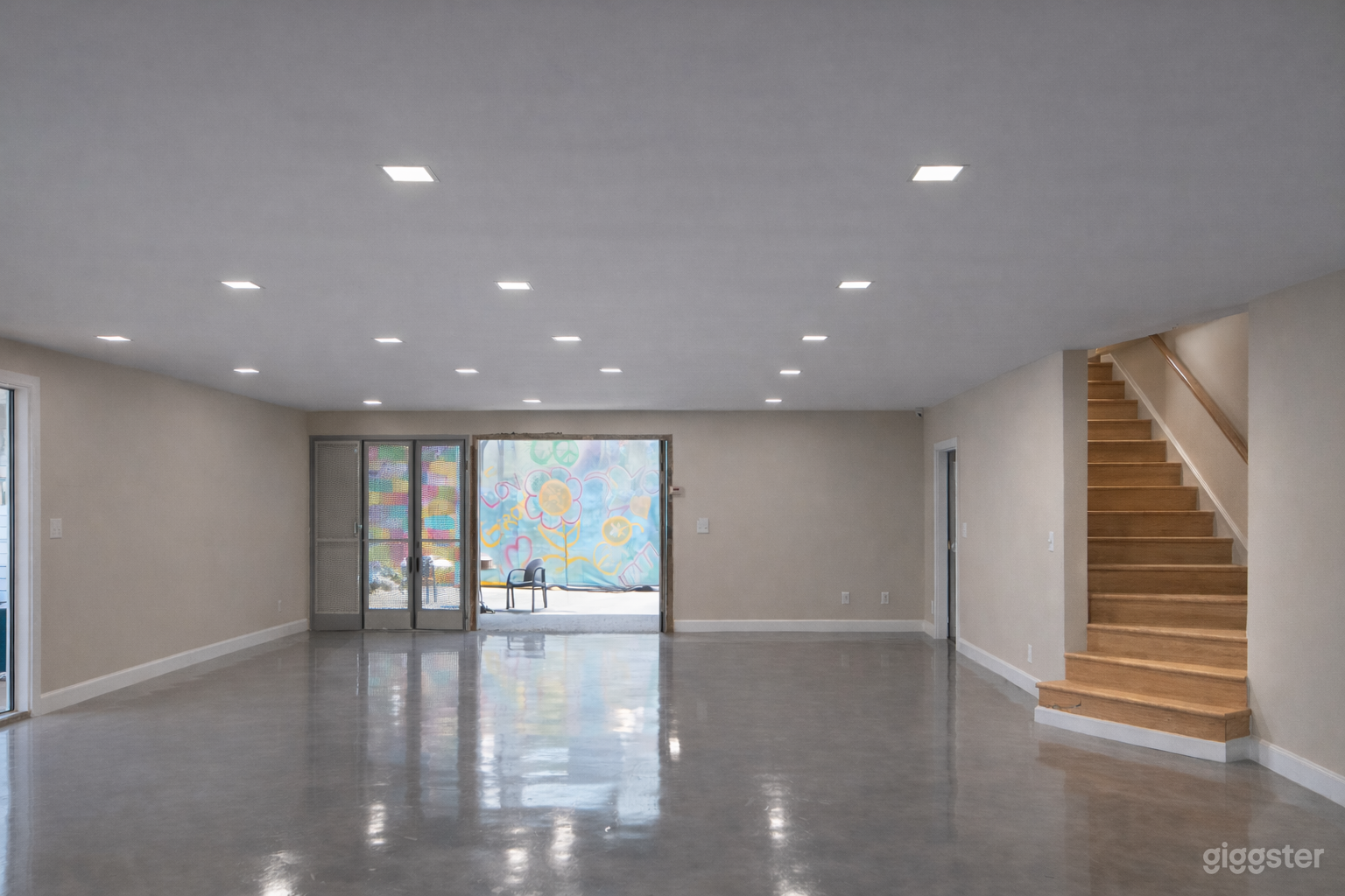 5,000 Sq Ft Storefront & Open Production Space Photo 4
