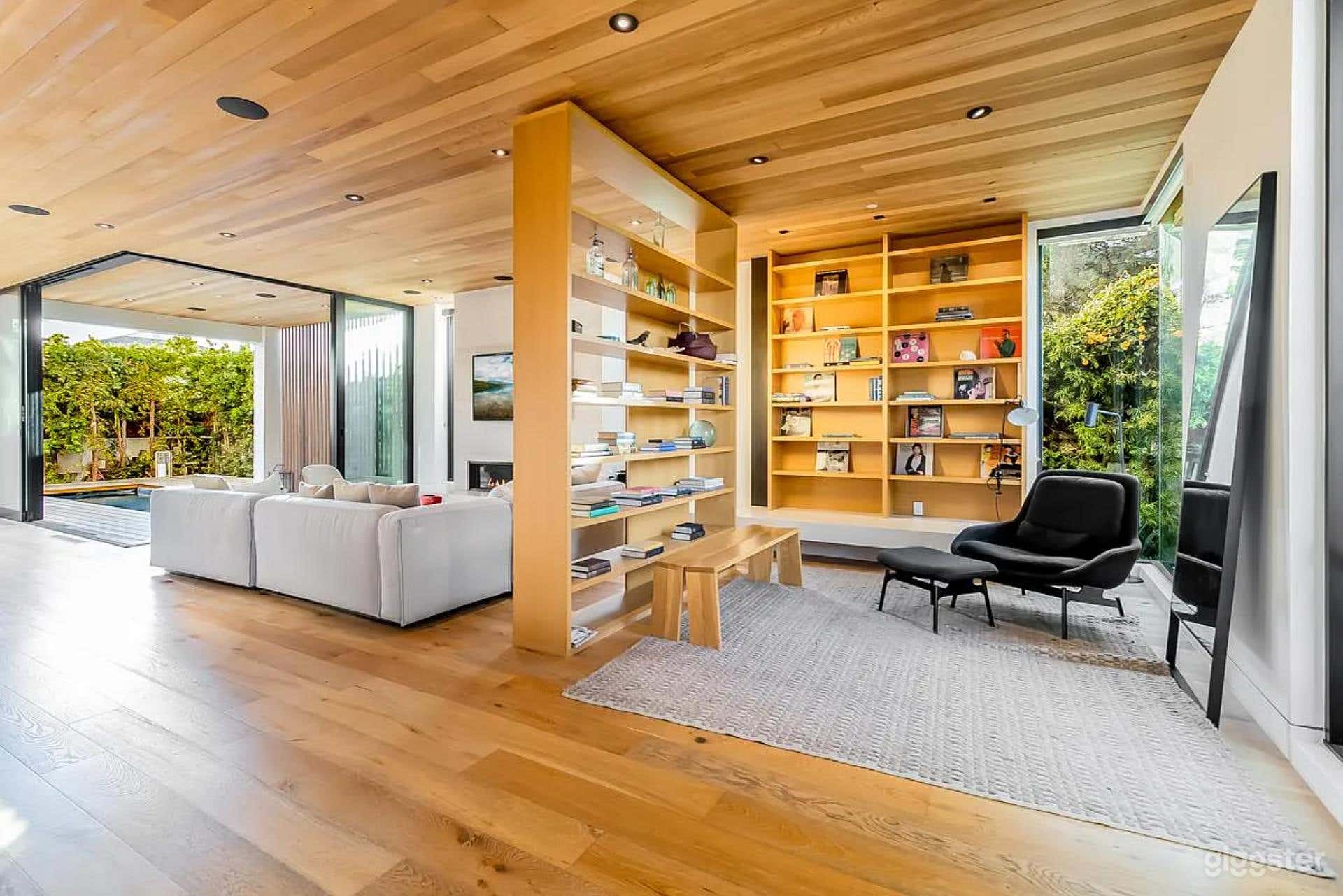 CEDAR VAULT MODERN HOME, ROOFTOP FIRE & PLUNGE Photo 3