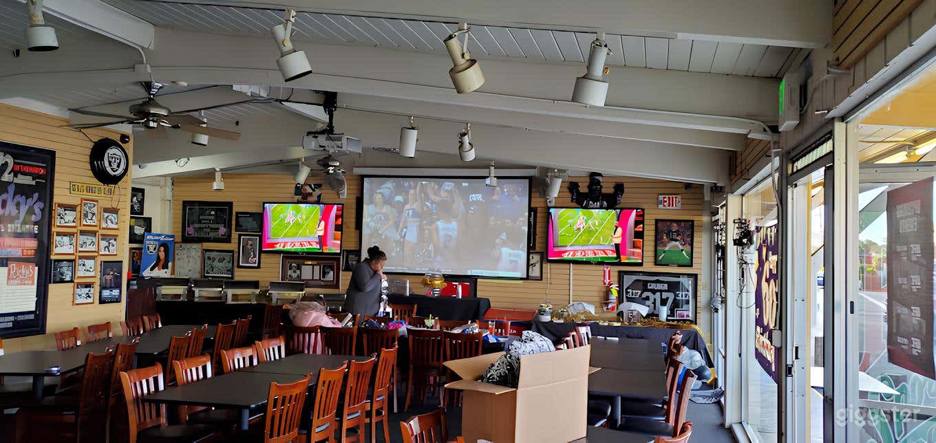 Classic Sports Bar with Private Lounge (Buyout) Photo 4