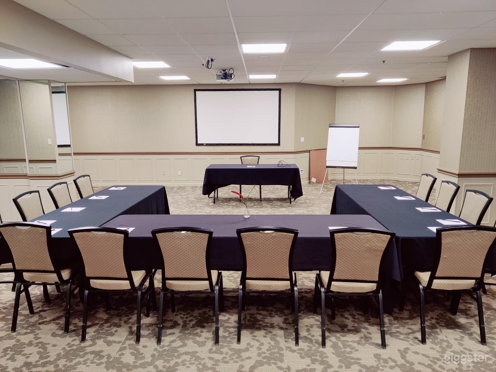 Conference Centre Edmonton South Photo 1