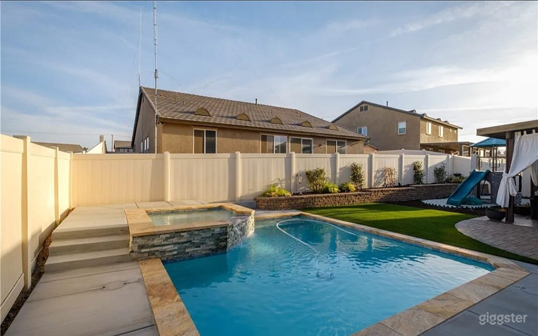  Luxury great pool home and spa with play ground.. Photo 4