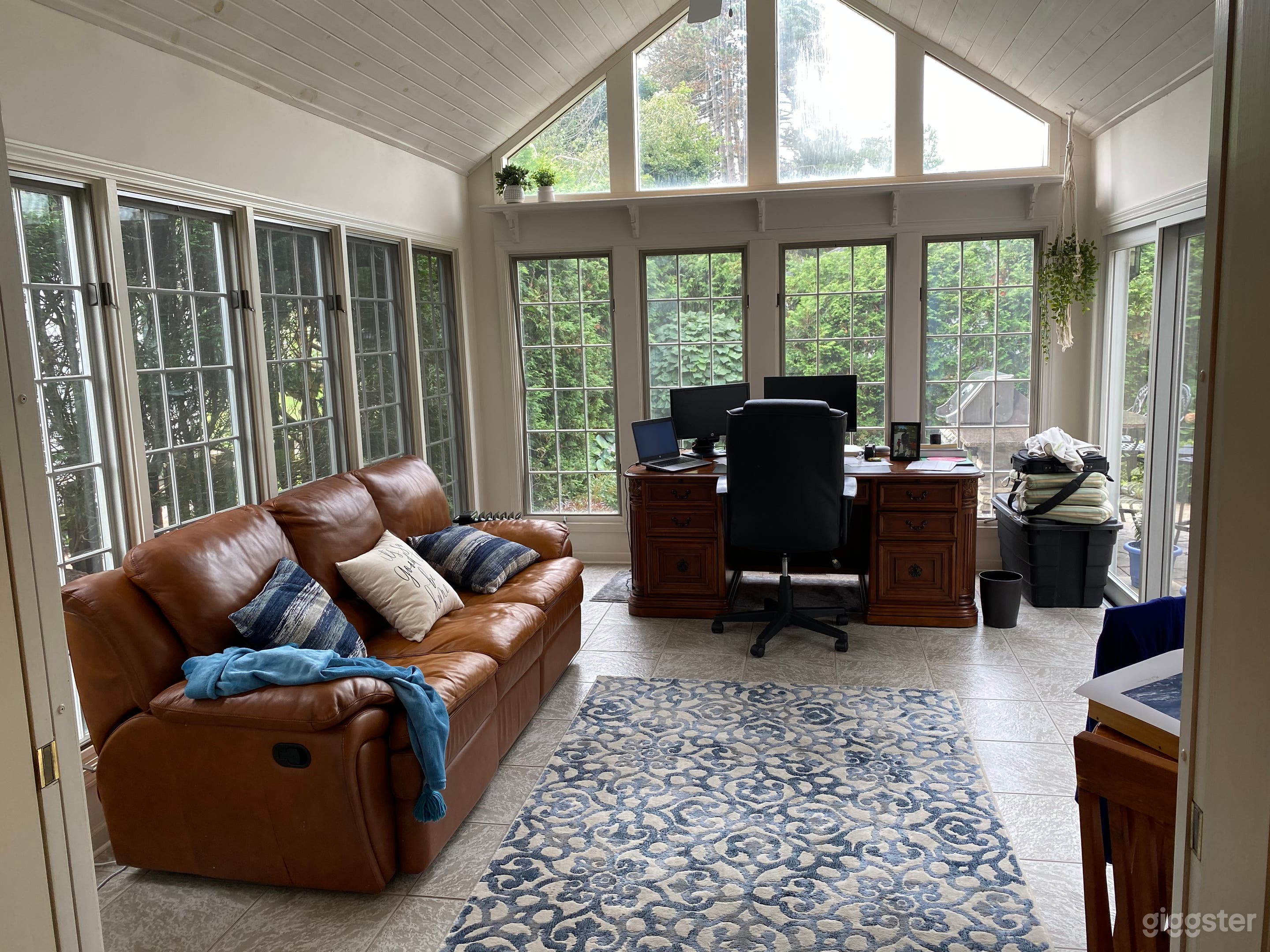 Four-season room with sliding doors to patio and vaulted ceiling 