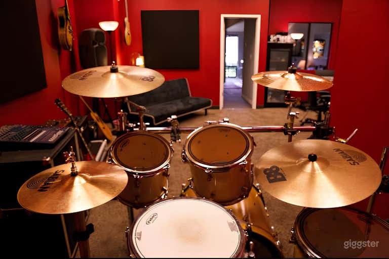  Music Recording Studio with Lounge (Buyout) 