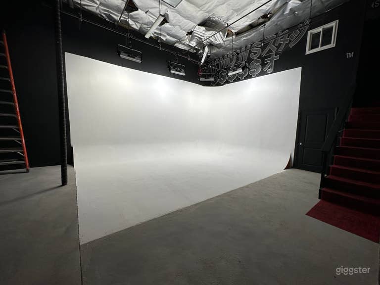  North Hollywood Cyc Wall + Green Screen | FREE LIGHTING 