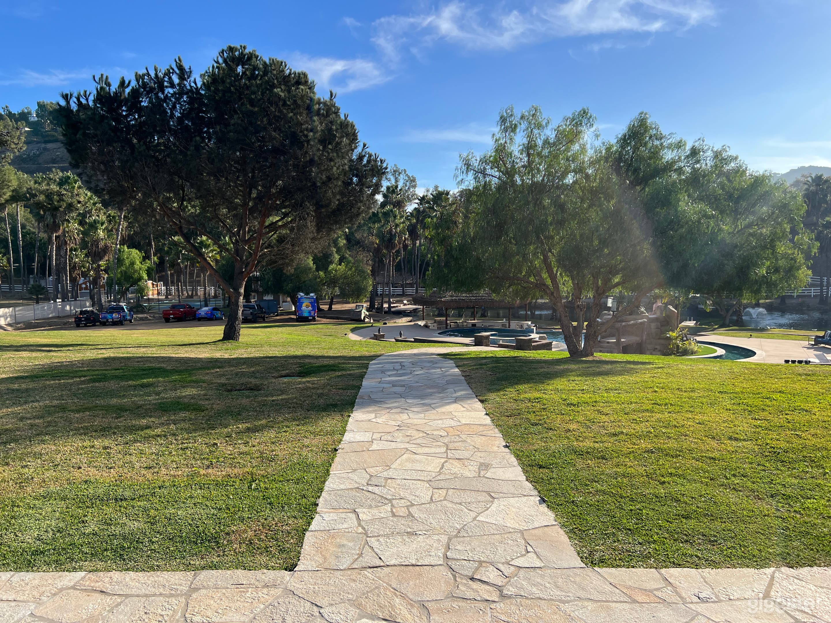 Private Scenic Ranch + Lake + Open Land+ Animals Photo 3