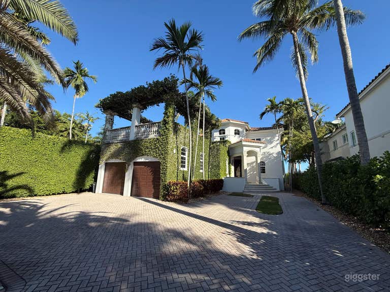  Waterfront Miami Beach Mansion with Modern Luxury Design 