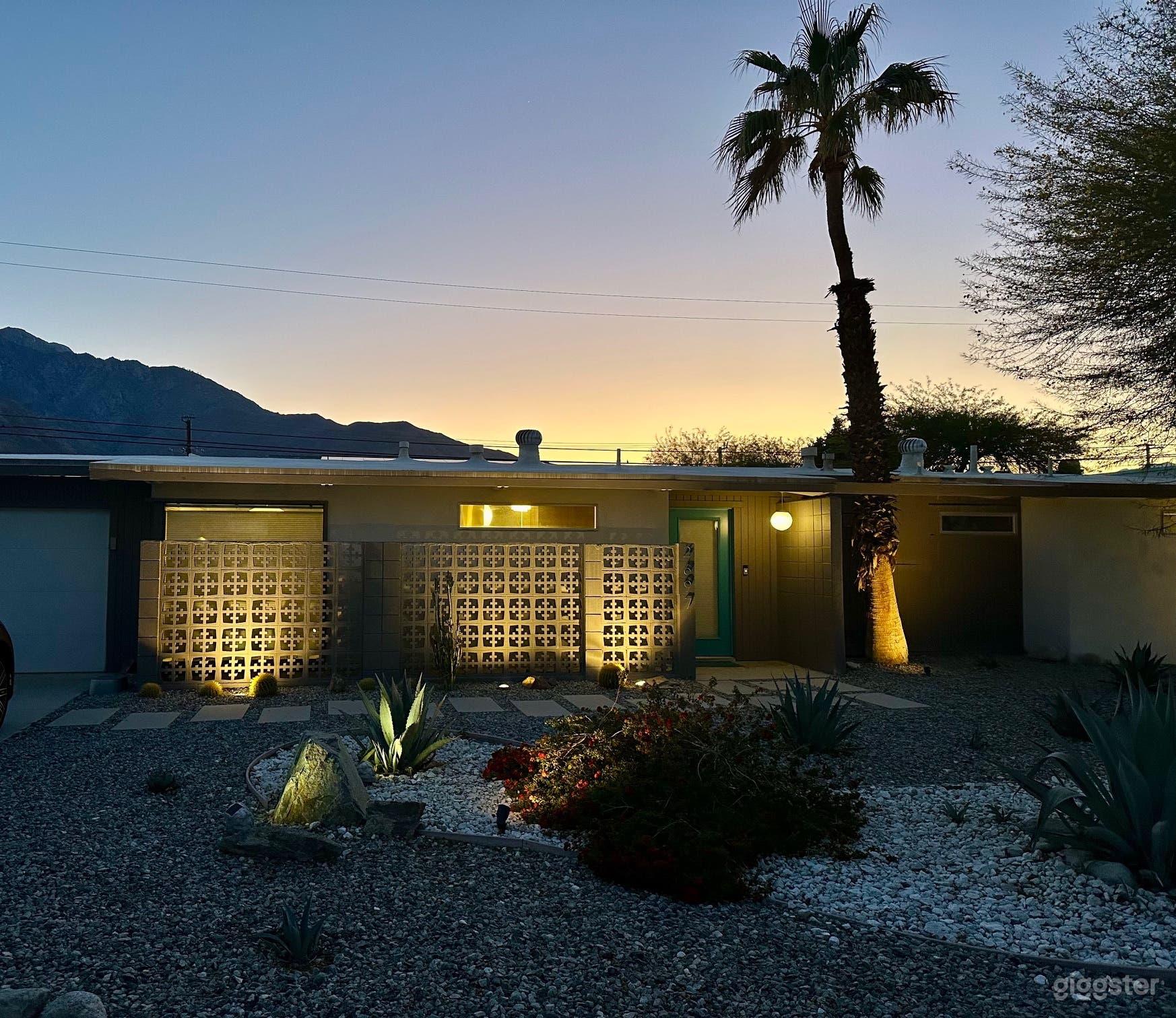 Mid-Century Oasis / Saltwater Pool & Spa Photo 2