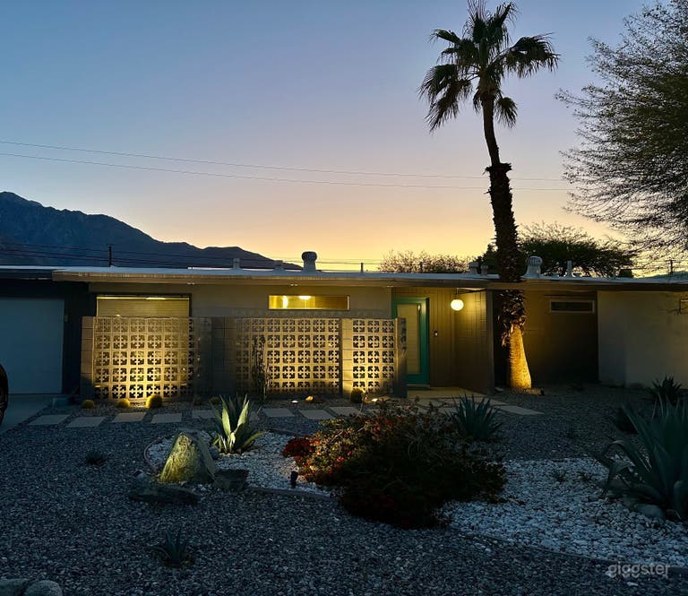  Mid-Century Oasis / Saltwater Pool & Spa 