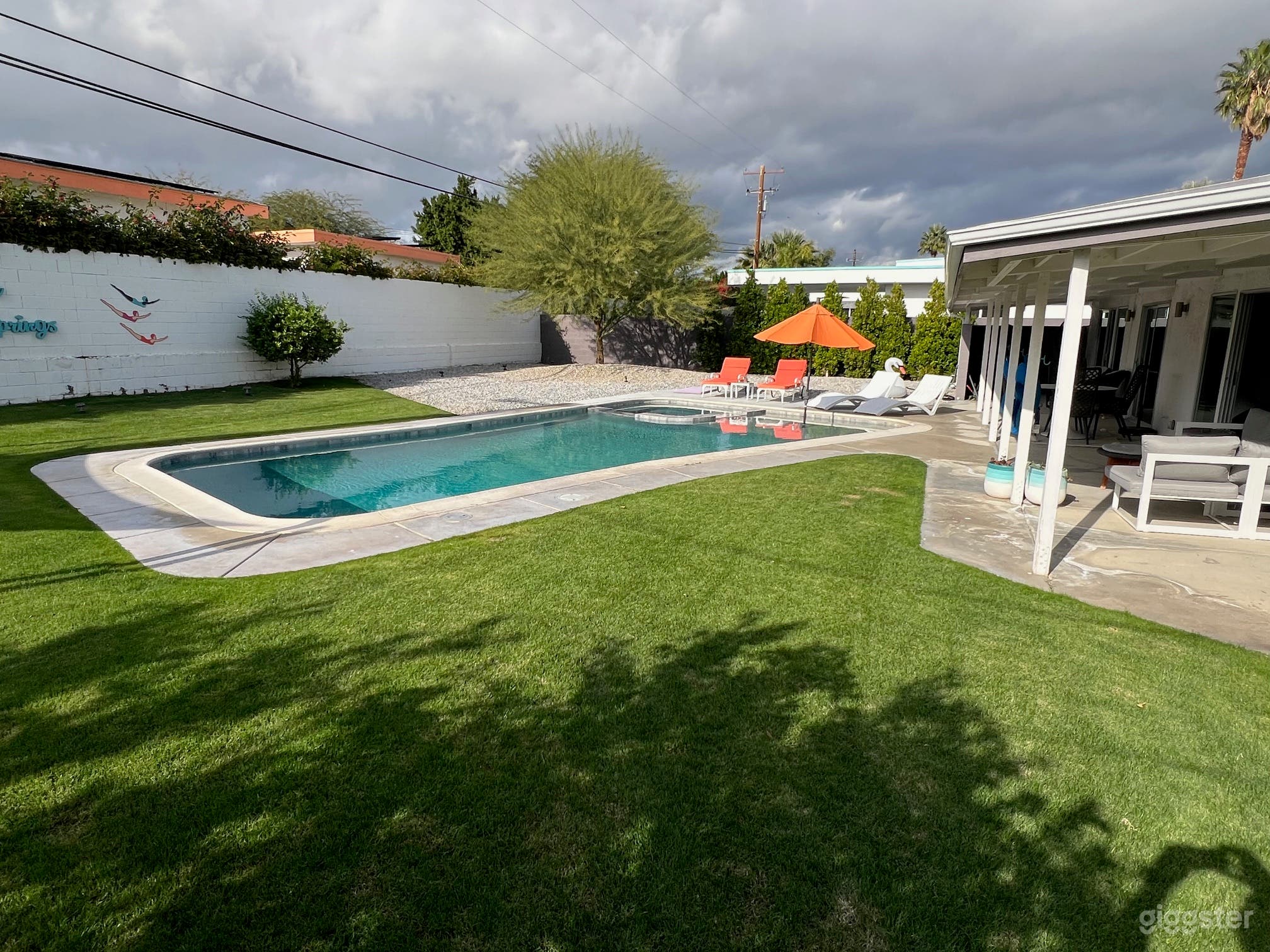 Mid-Century Oasis / Saltwater Pool & Spa Photo 3