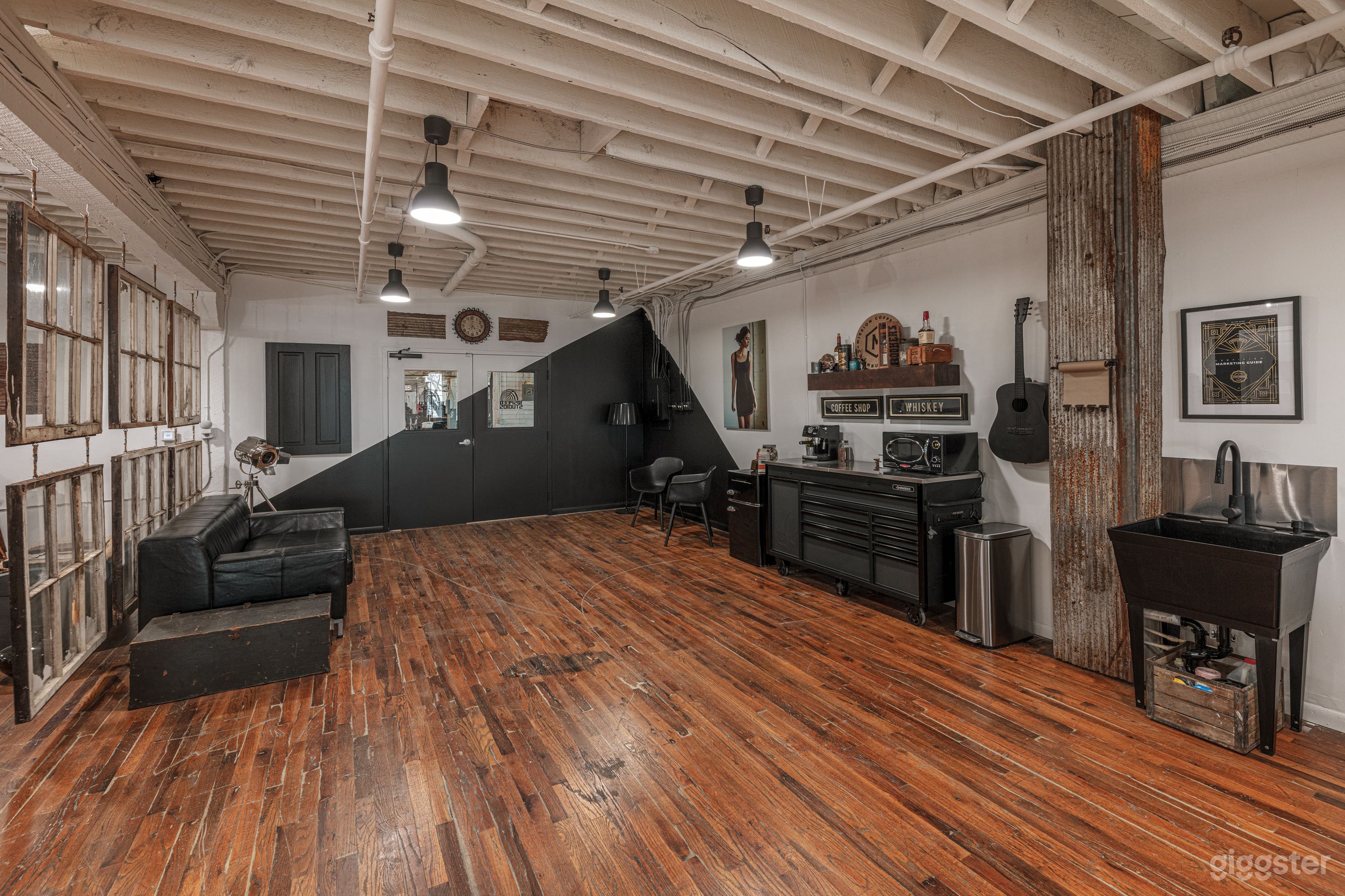 Urban Industrial Loft : Photography Studio Photo 4