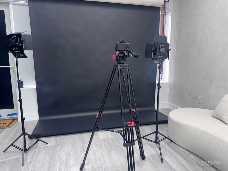  Modern Creative Studio for Photos, Podcasts & Content 