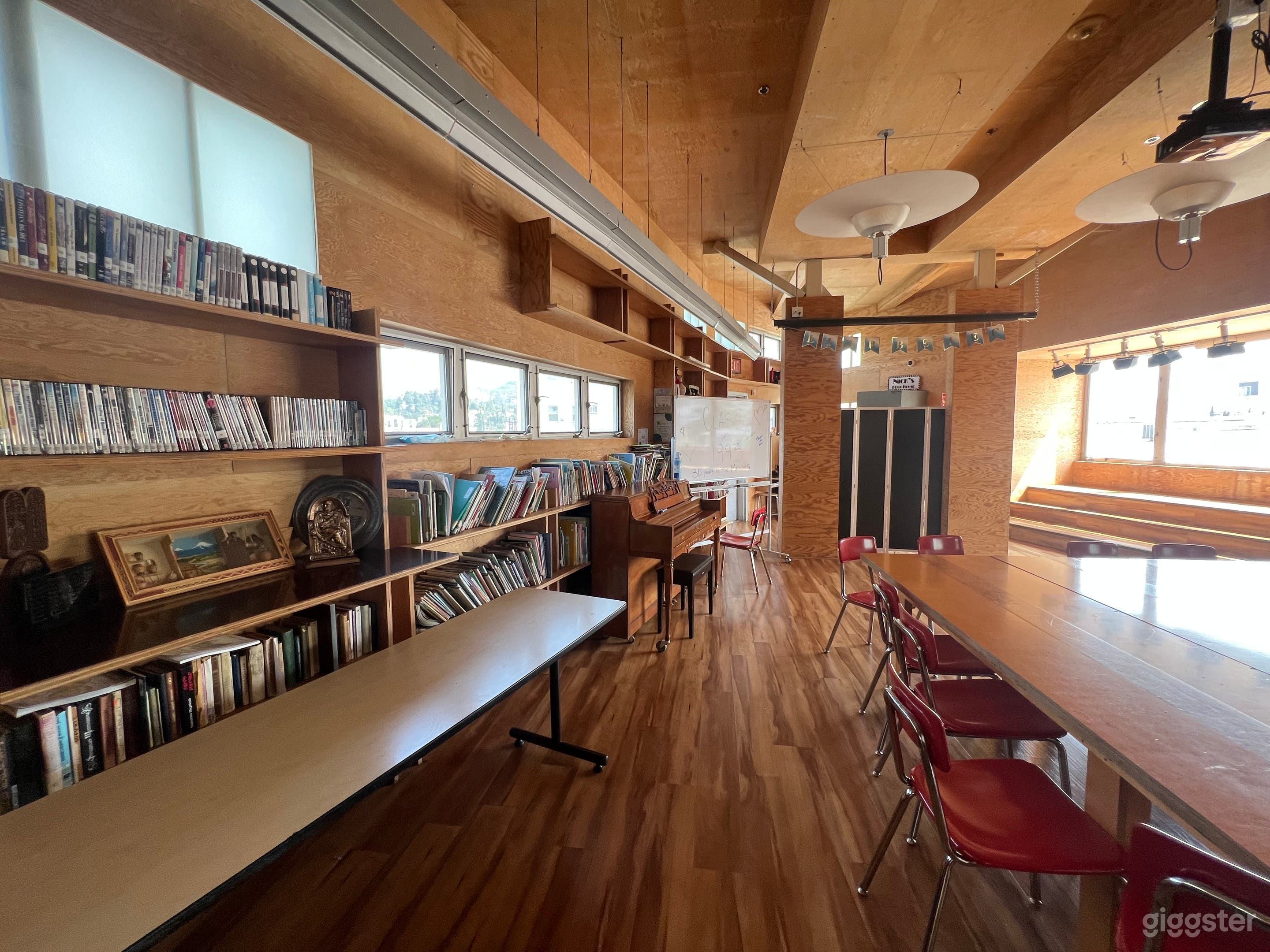 Huge Library for filming Photo 4