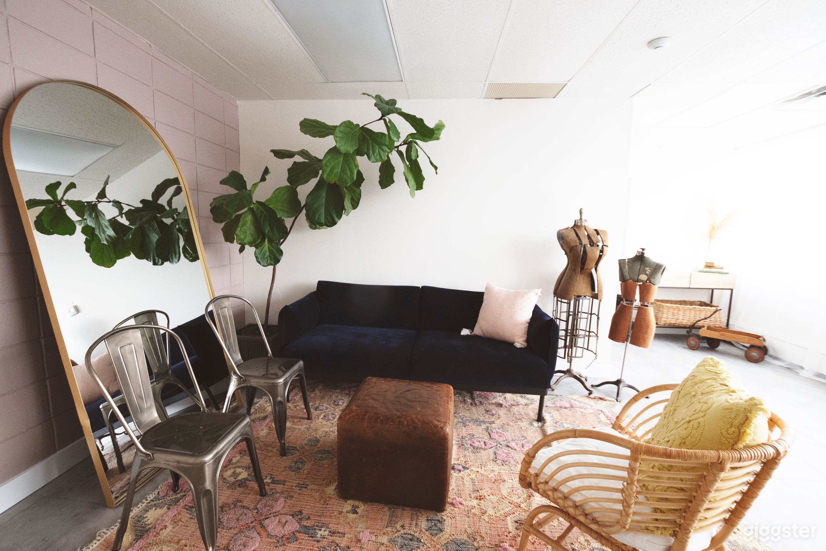 Beautiful airy studio space Photo 1