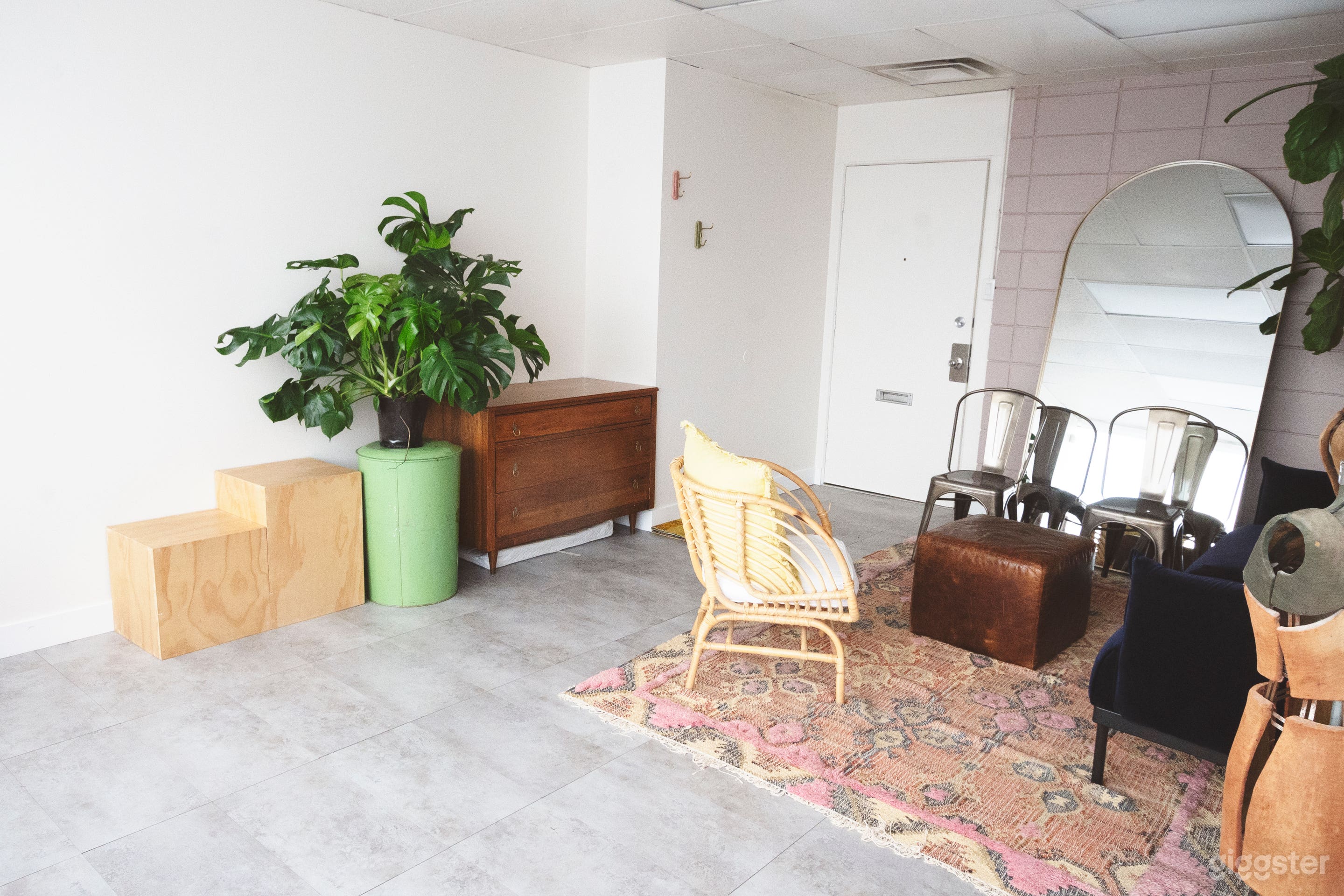 Beautiful airy studio space Photo 2