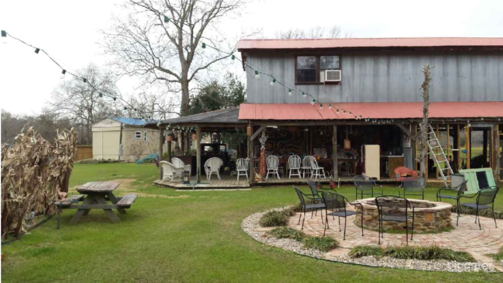 Beautiful Outdoor Sanctuary located near Lake Livingston Perfect for Recreational Activities  Photo 1
