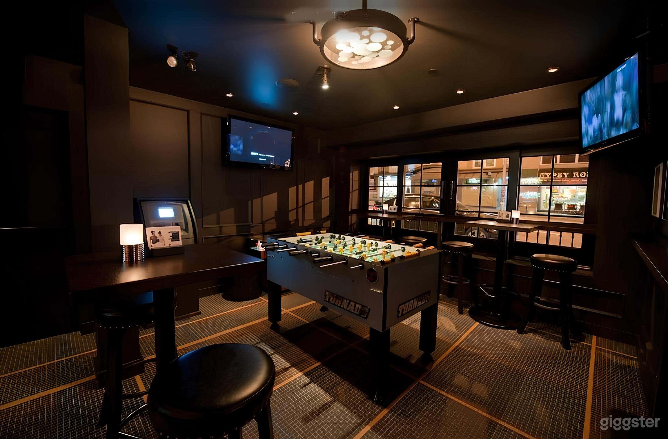 Ground-level café with pool & dart Photo 4