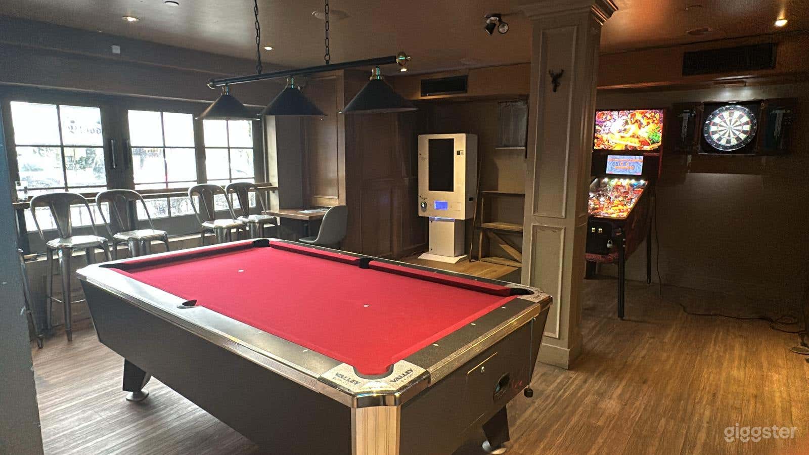 Ground-level pool & dart mini lounge Photo 2