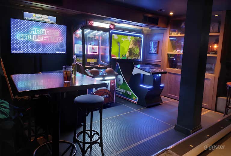  Ground-level café with pool & dart 