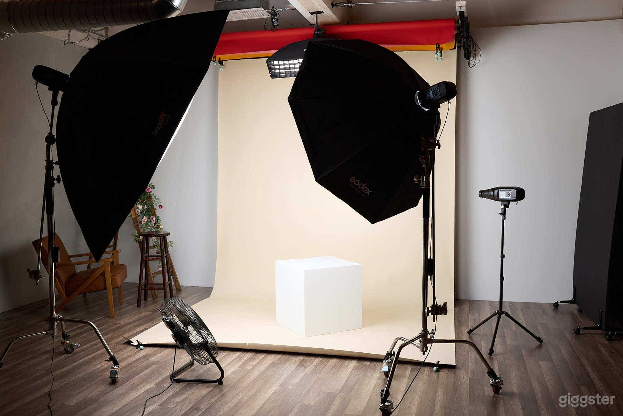 Loft-Style Photography Studio with Backdrops, Gear &amp; Props Photo 1
