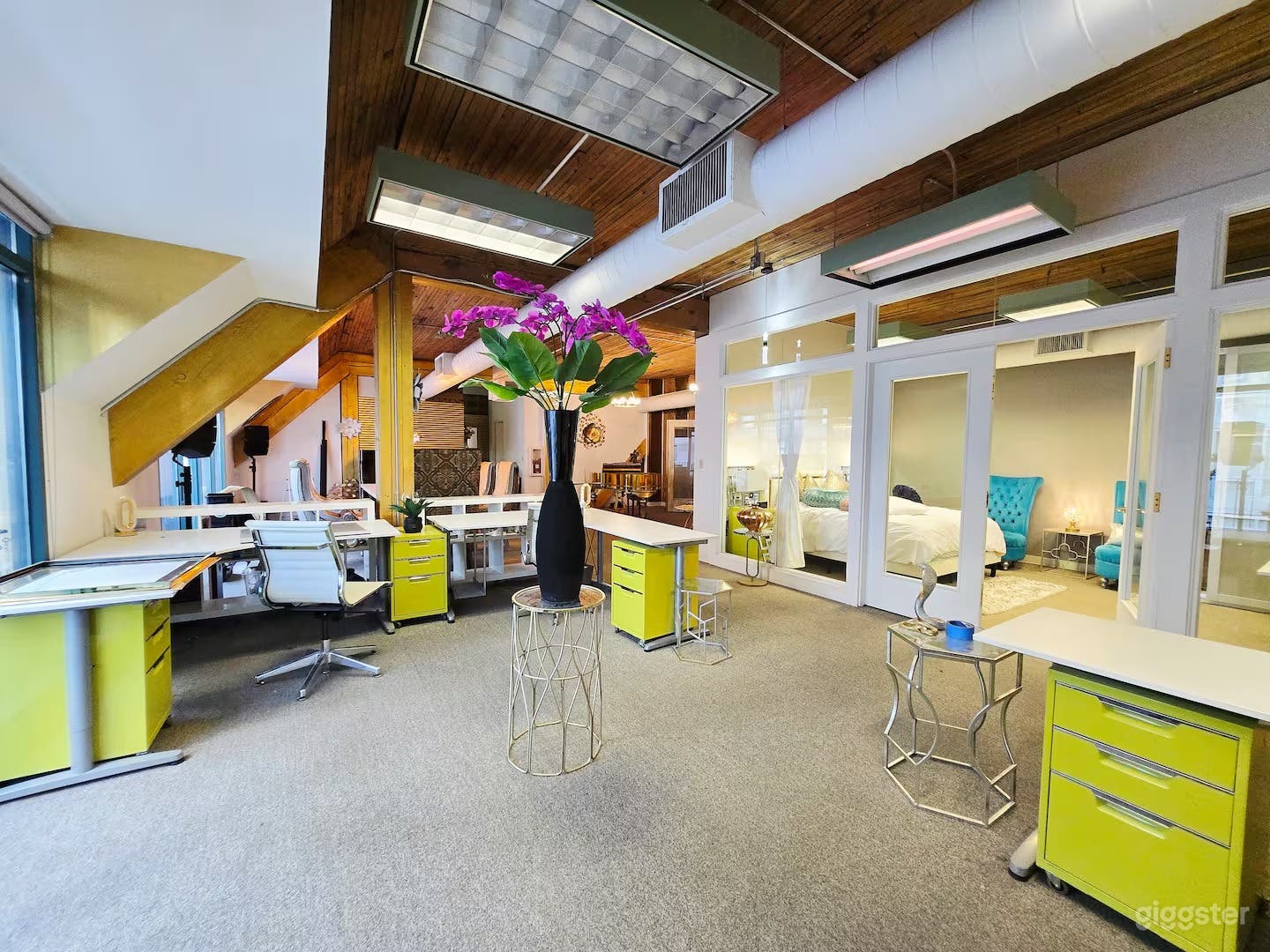 Entire Light-Filled Loft with Outdoor Patio Photo 3