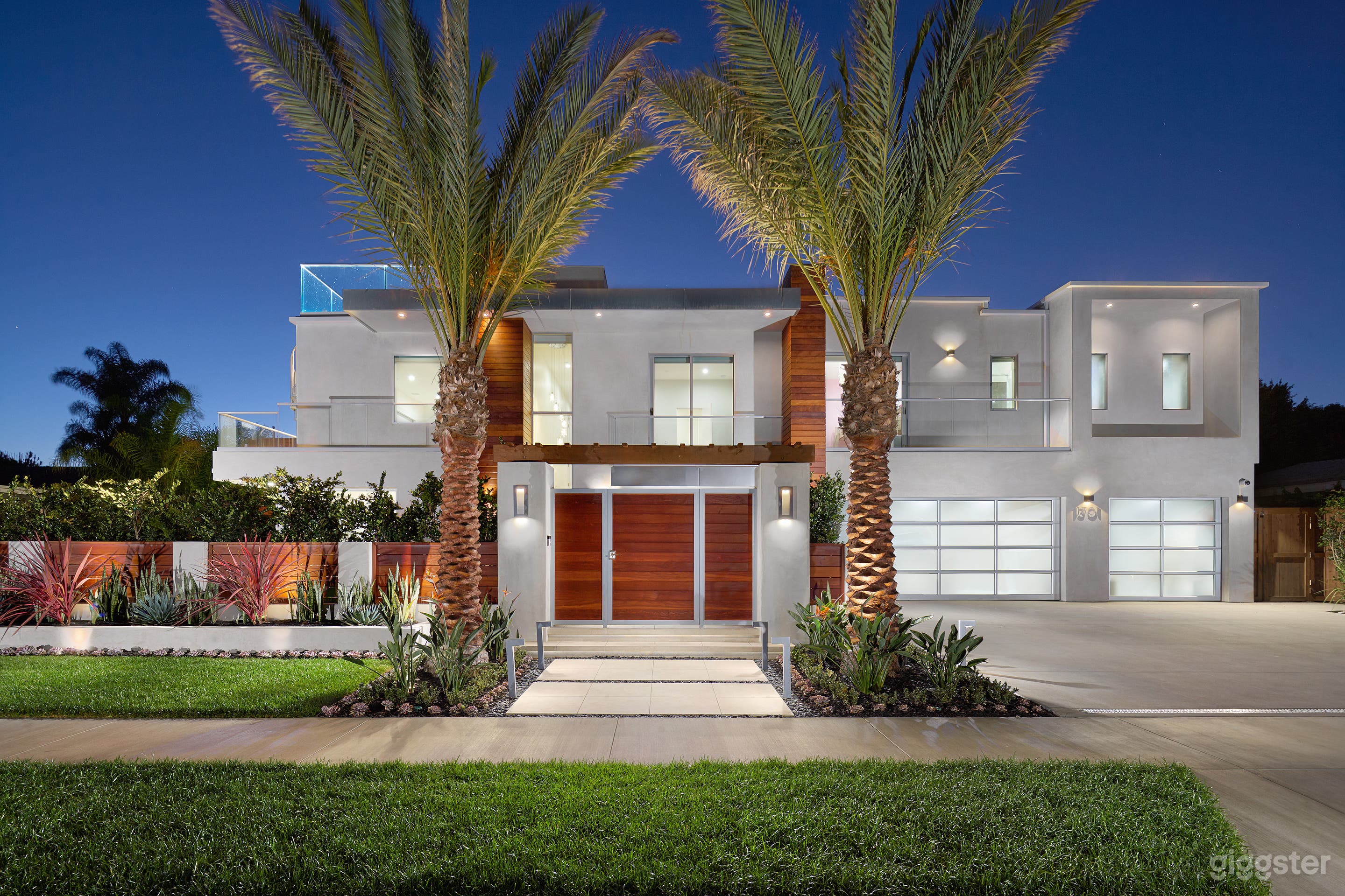 Modern Newport Beach Home with Pool Photo 2