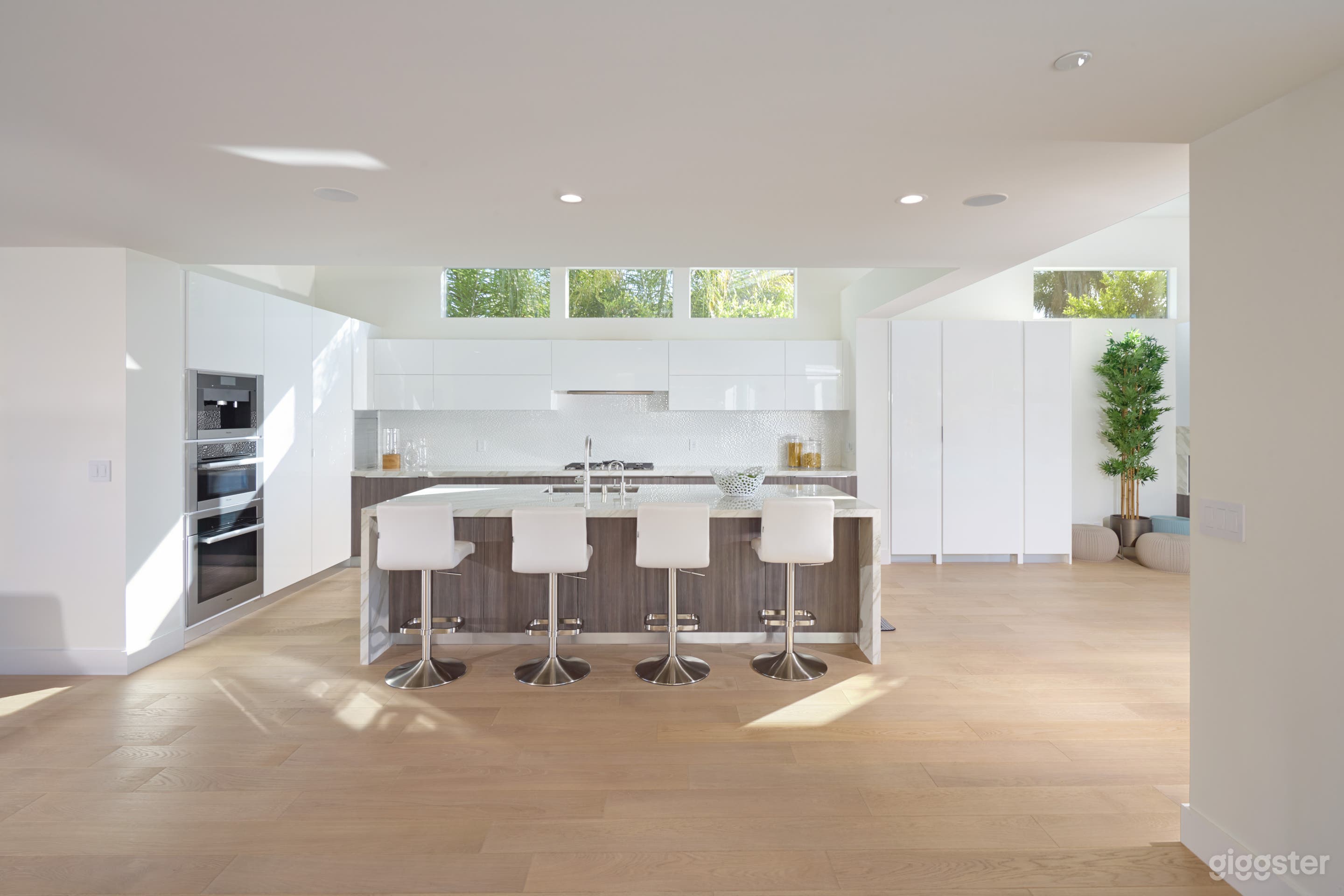 Modern Newport Beach Home with Pool Photo 4