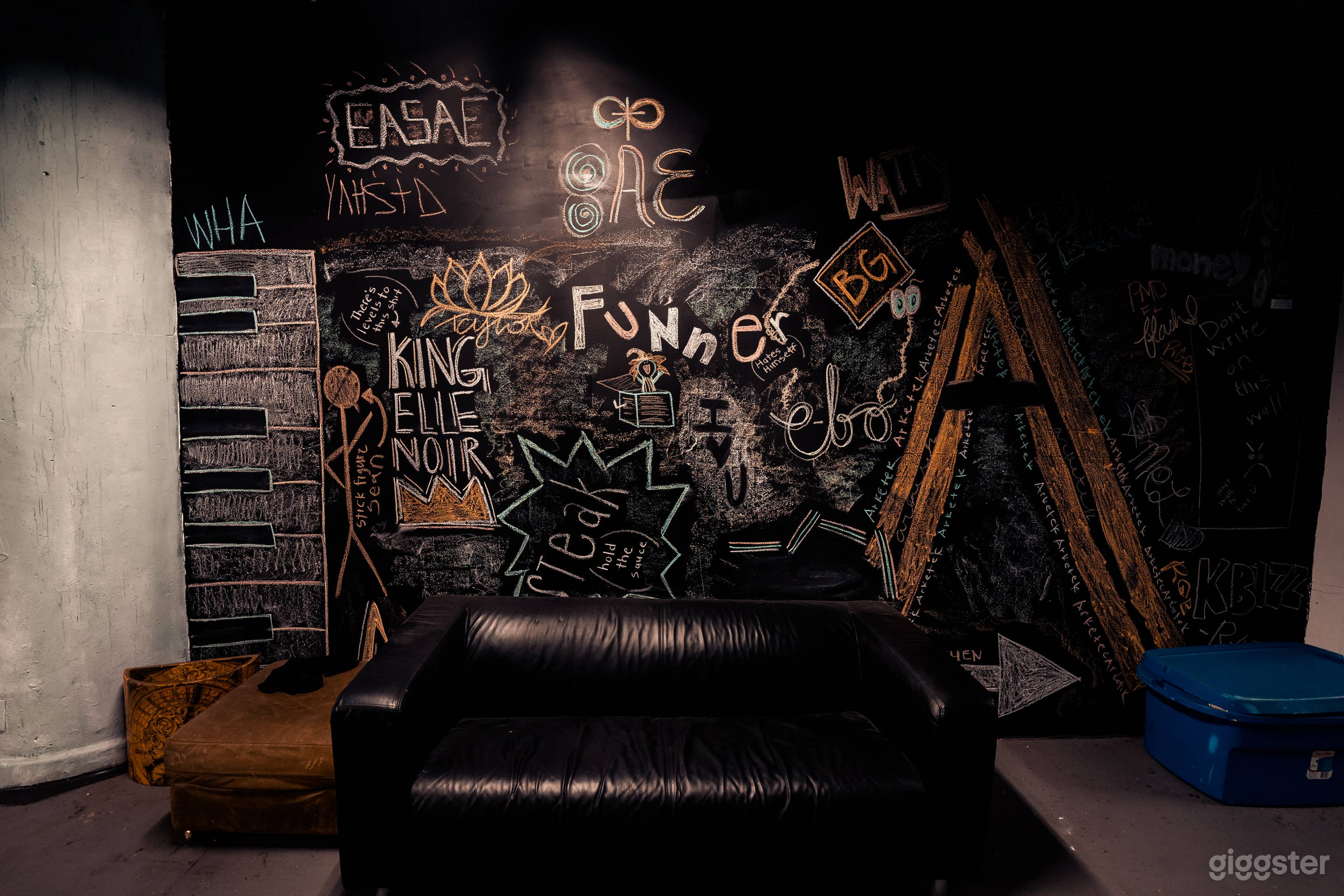 Modern, Retro, &amp; Classic Music Recording Studio  Photo 4