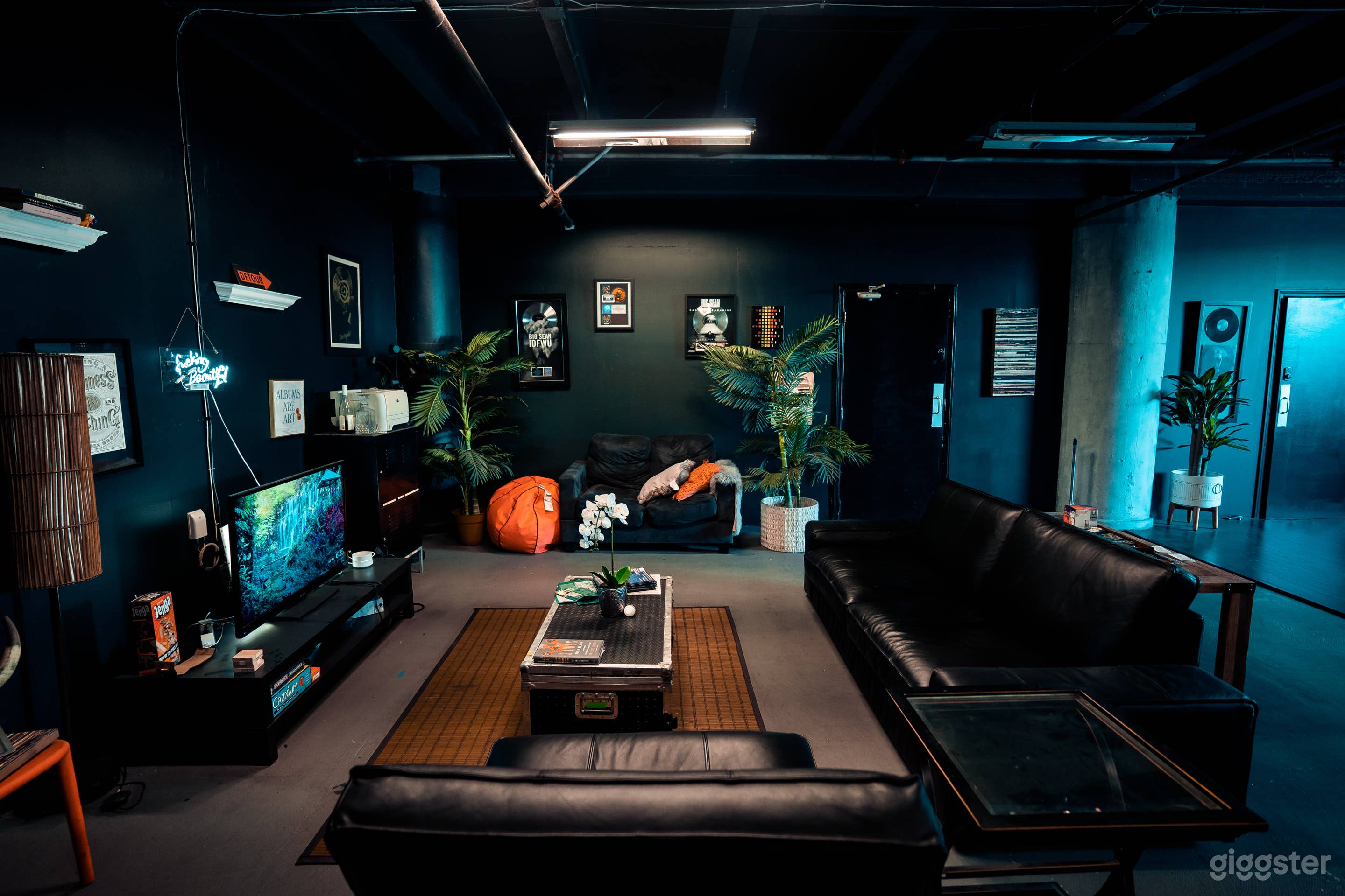 Modern, Retro, &amp; Classic Music Recording Studio  Photo 3