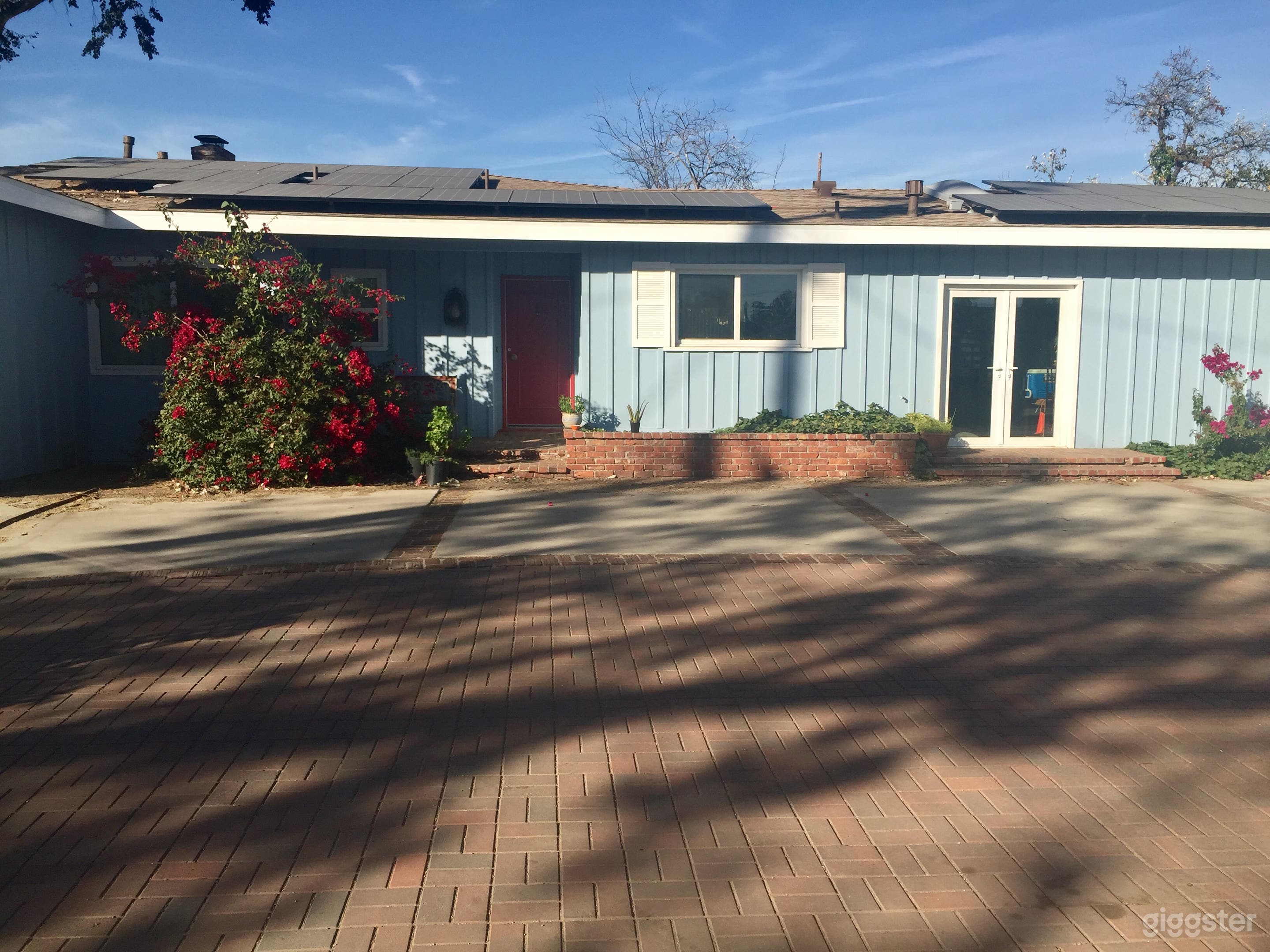 Mid-Century Ranch with Rec Room and Pool Photo 2