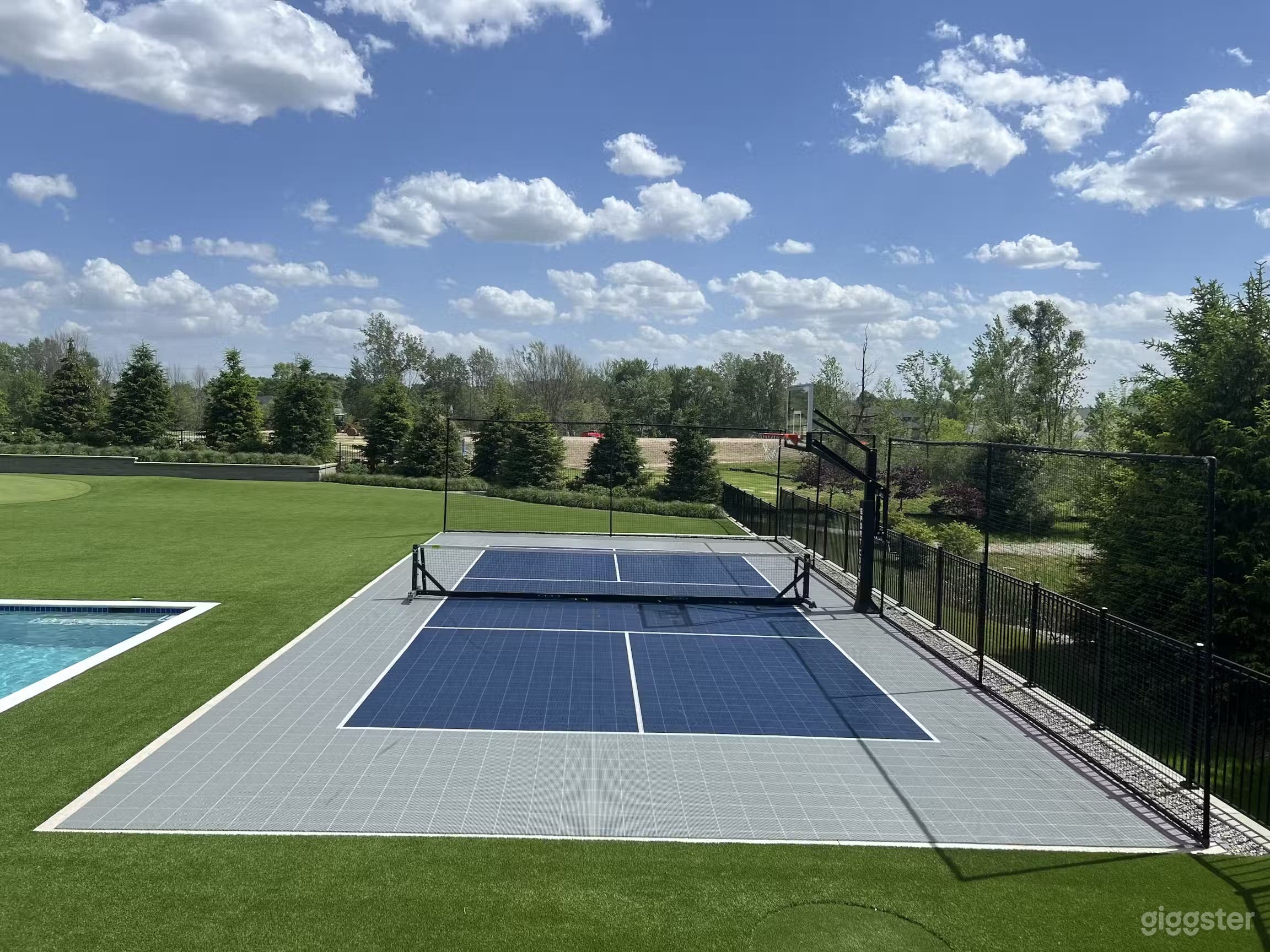 Savage Summer Sport Yard Photo 3