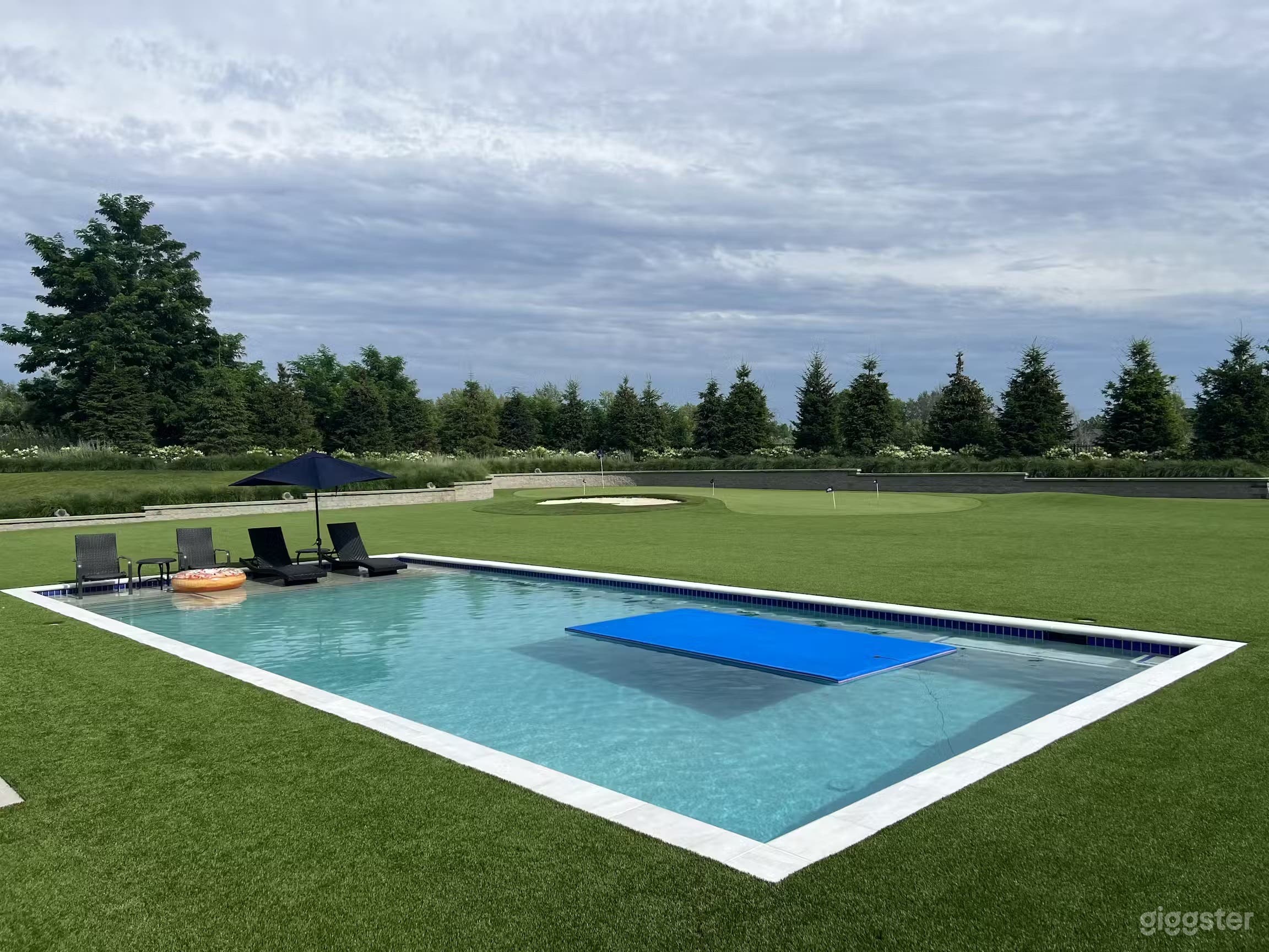 Savage Summer Sport Yard Photo 2