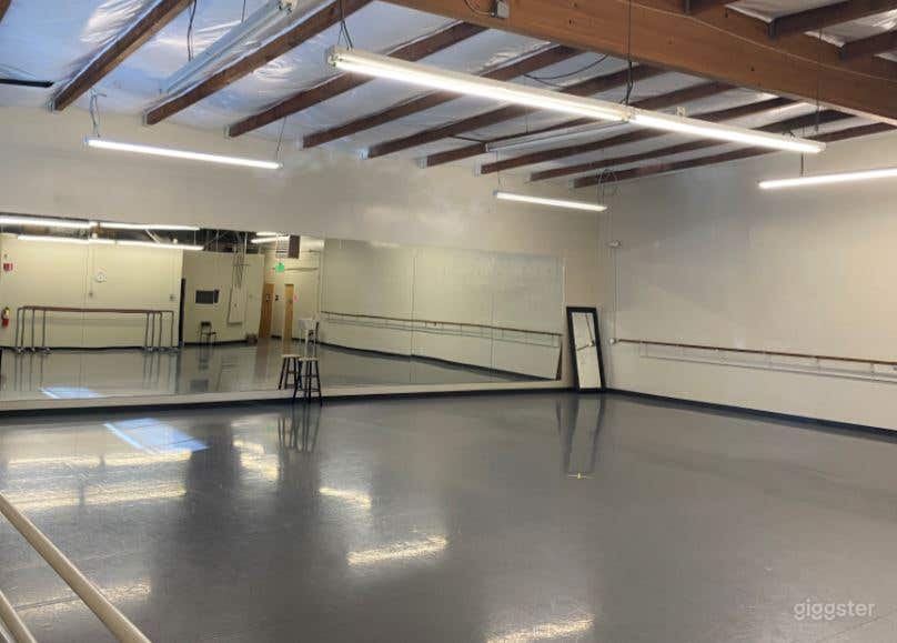 Ballet Dance Studio 2 - with Upright Piano Inside Photo 4