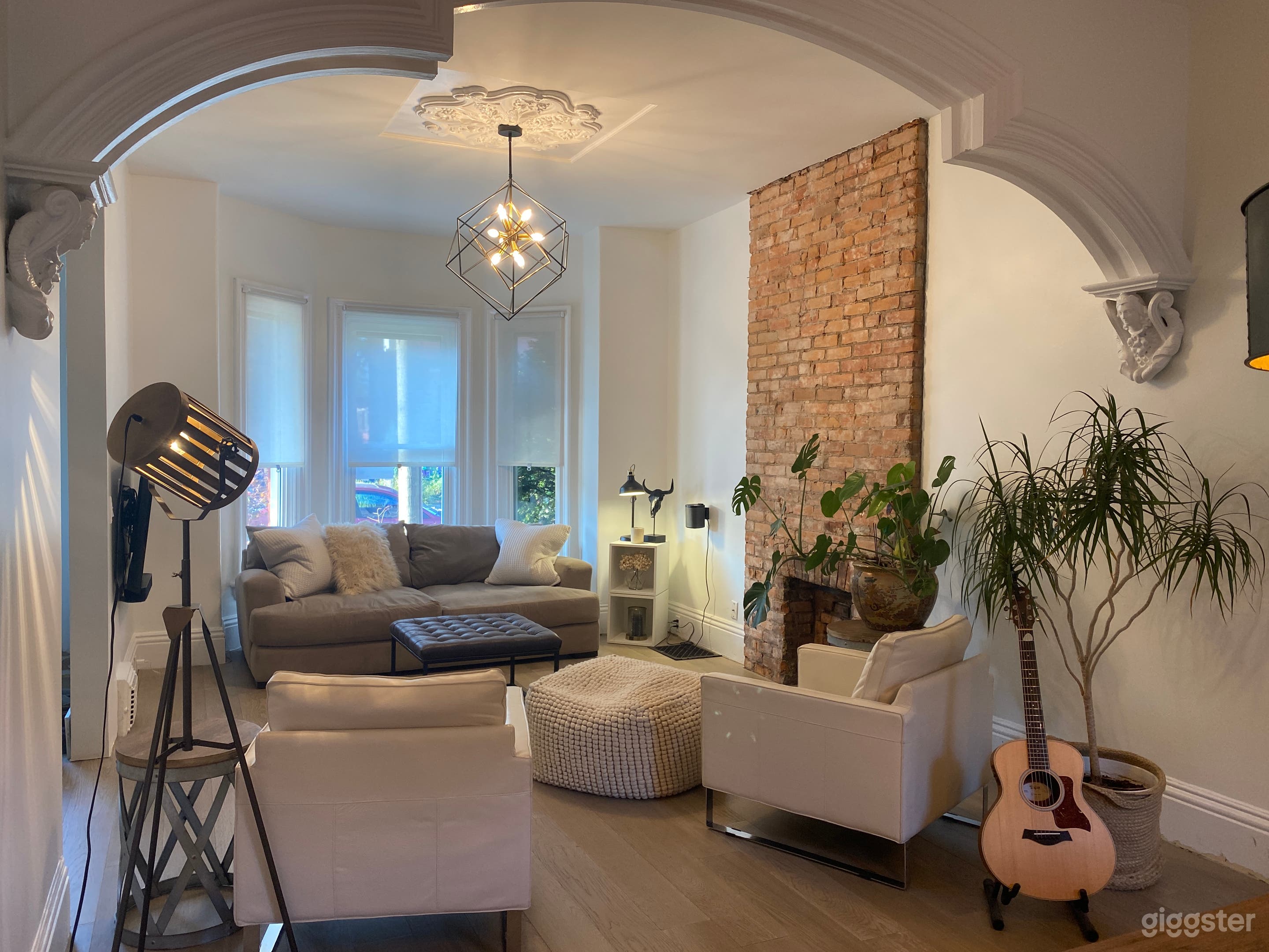 Eclectic Downtown New York Loft Brownstone  Photo 3