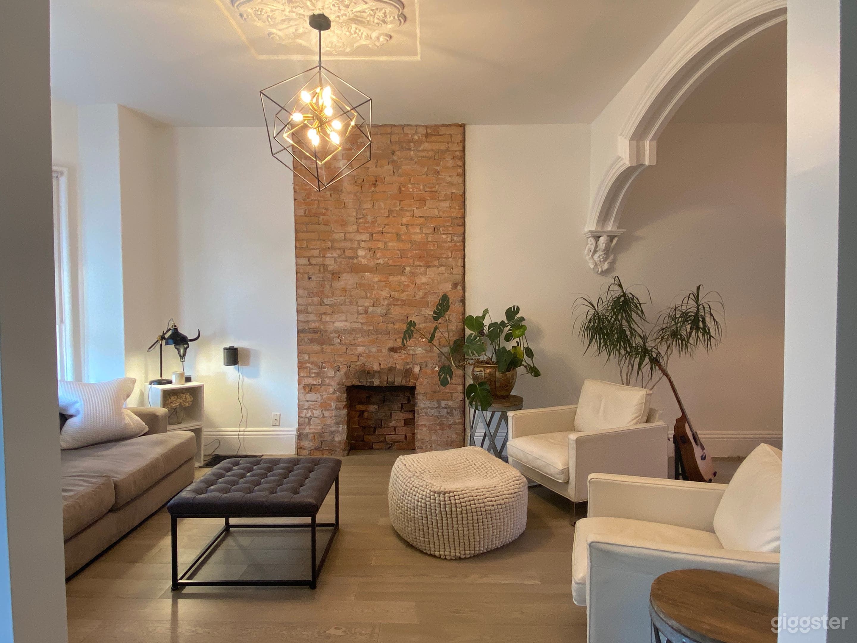 Eclectic Downtown New York Loft Brownstone  Photo 2