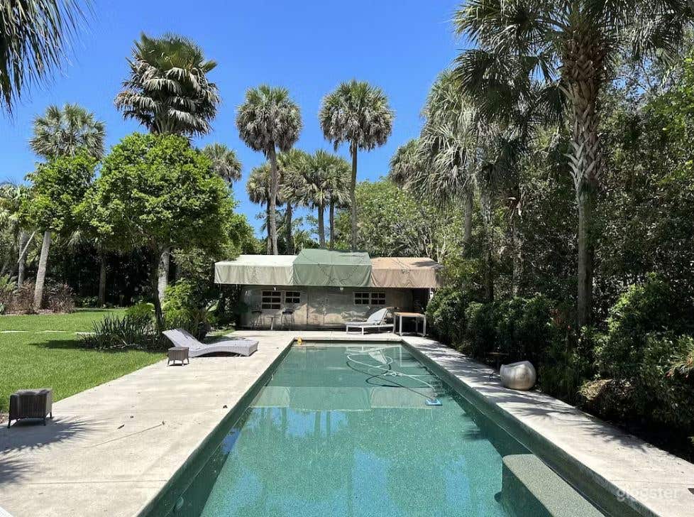 Tropical Pool, Lushly Landscaped Yard &amp; Waterfalls Photo 3