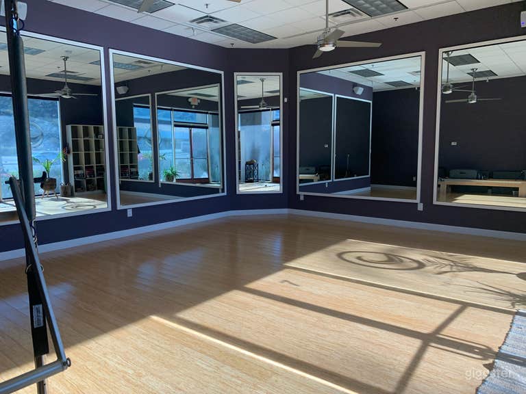  Front Room - Yoga Studio 