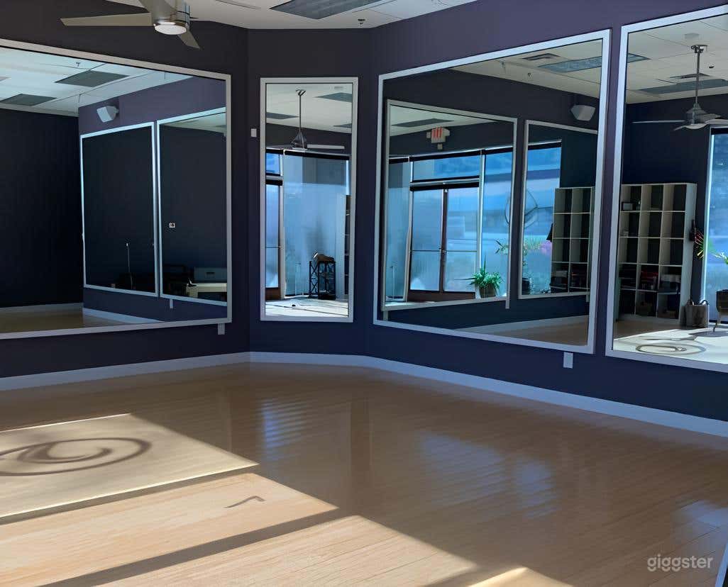 Front Room - Yoga Studio Photo 4