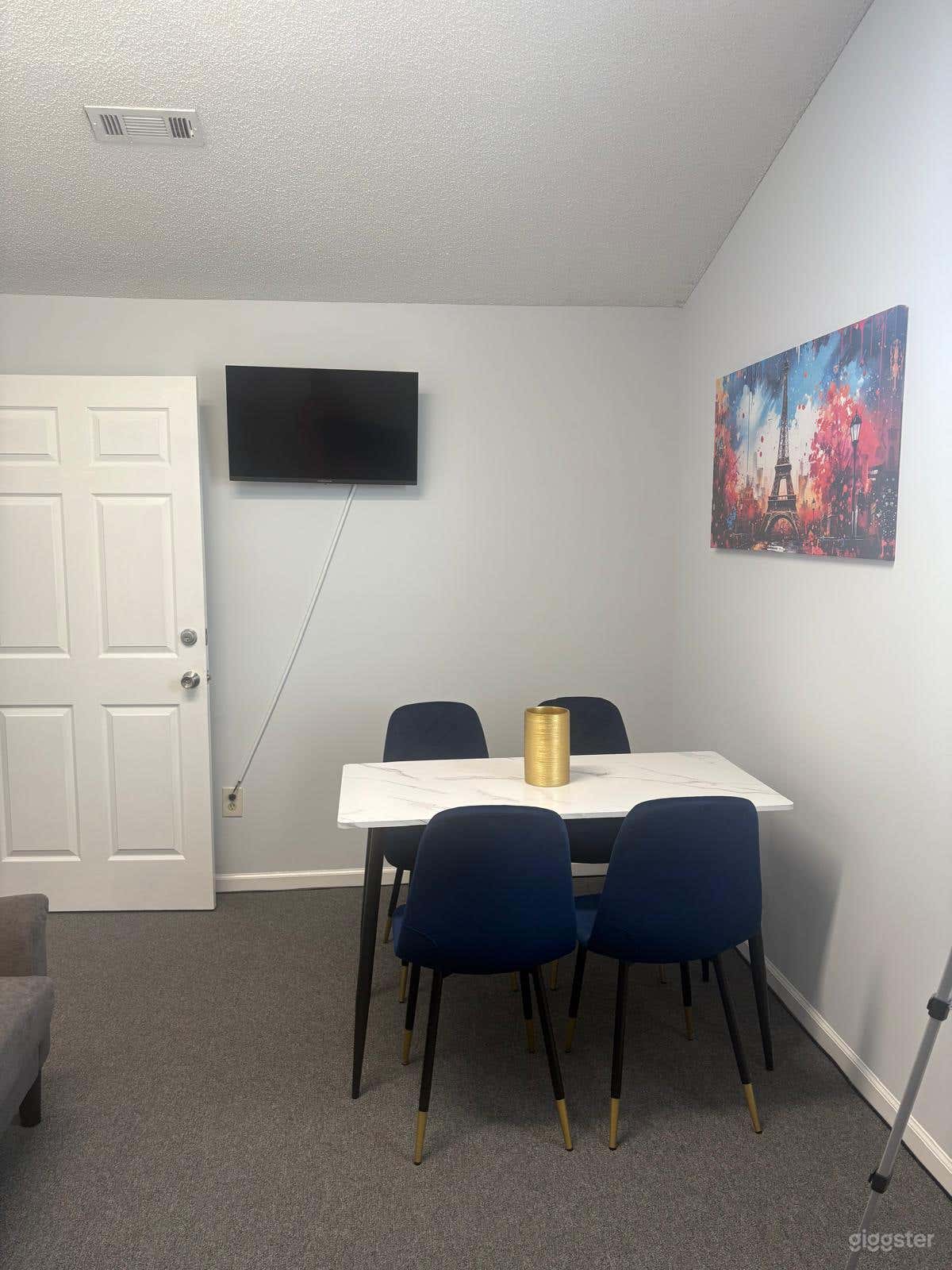 4-6 Person Professional Meeting Space/Room Photo 1