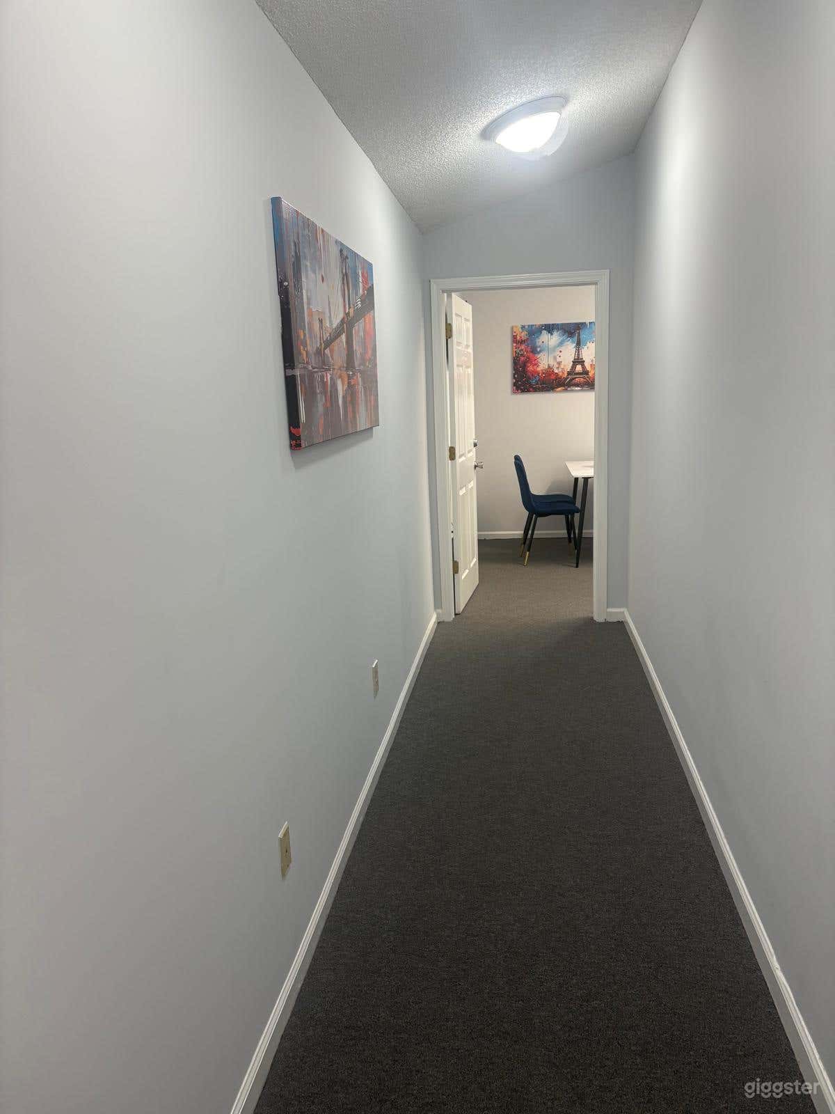 4-6 Person Professional Meeting Space/Room Photo 2