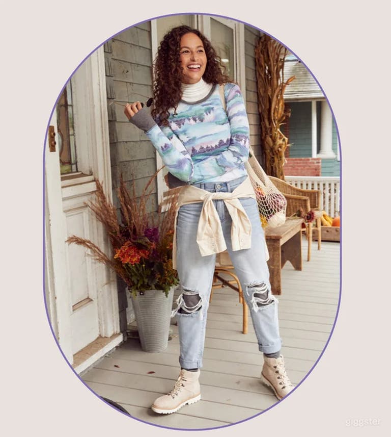  Refinery 29/CuddlDuds photoshoot, front porch
 