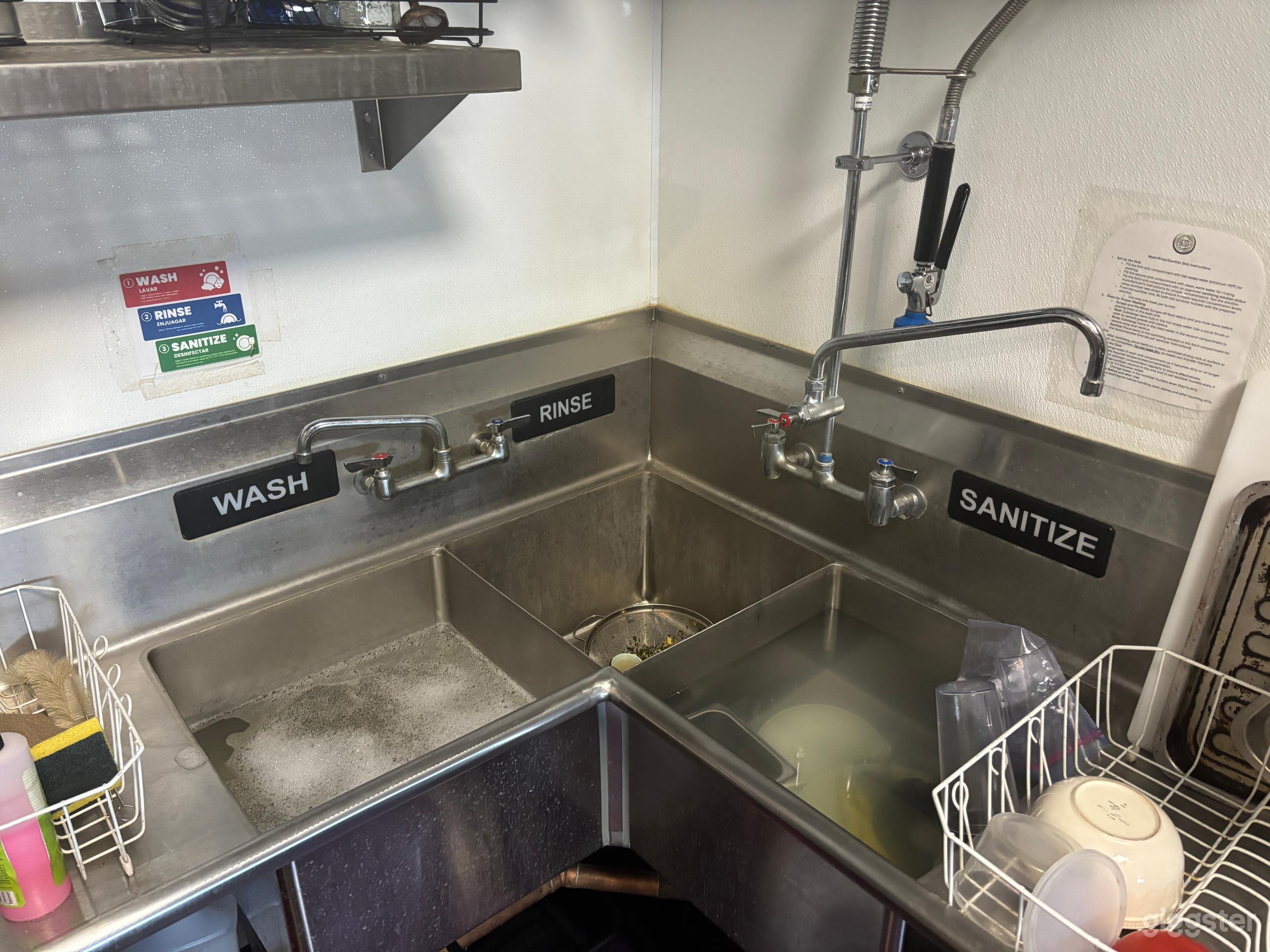 Class C kitchen nestled in a organic apothecary Photo 4